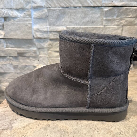 UGG™|  Women's Classic Mini II | Gray | US 6 | Worn Insid | Excellent Condition - Picture 1 of 9